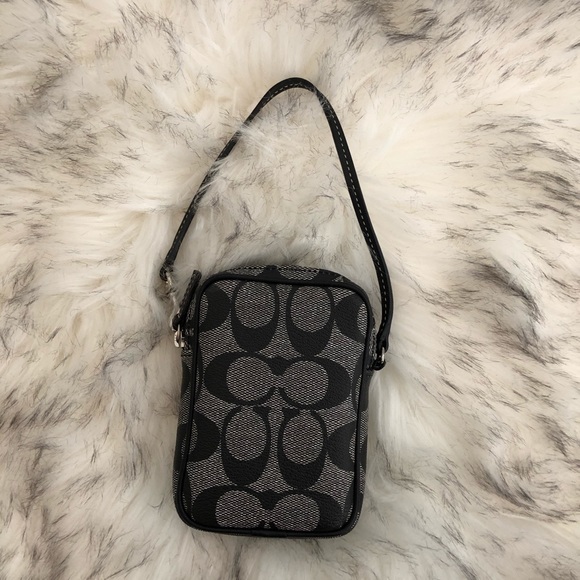 Authentic Coach Wristlet Bag - Picture 14 of 15